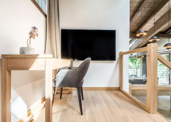 Jatoba - By Emerald Chalet *